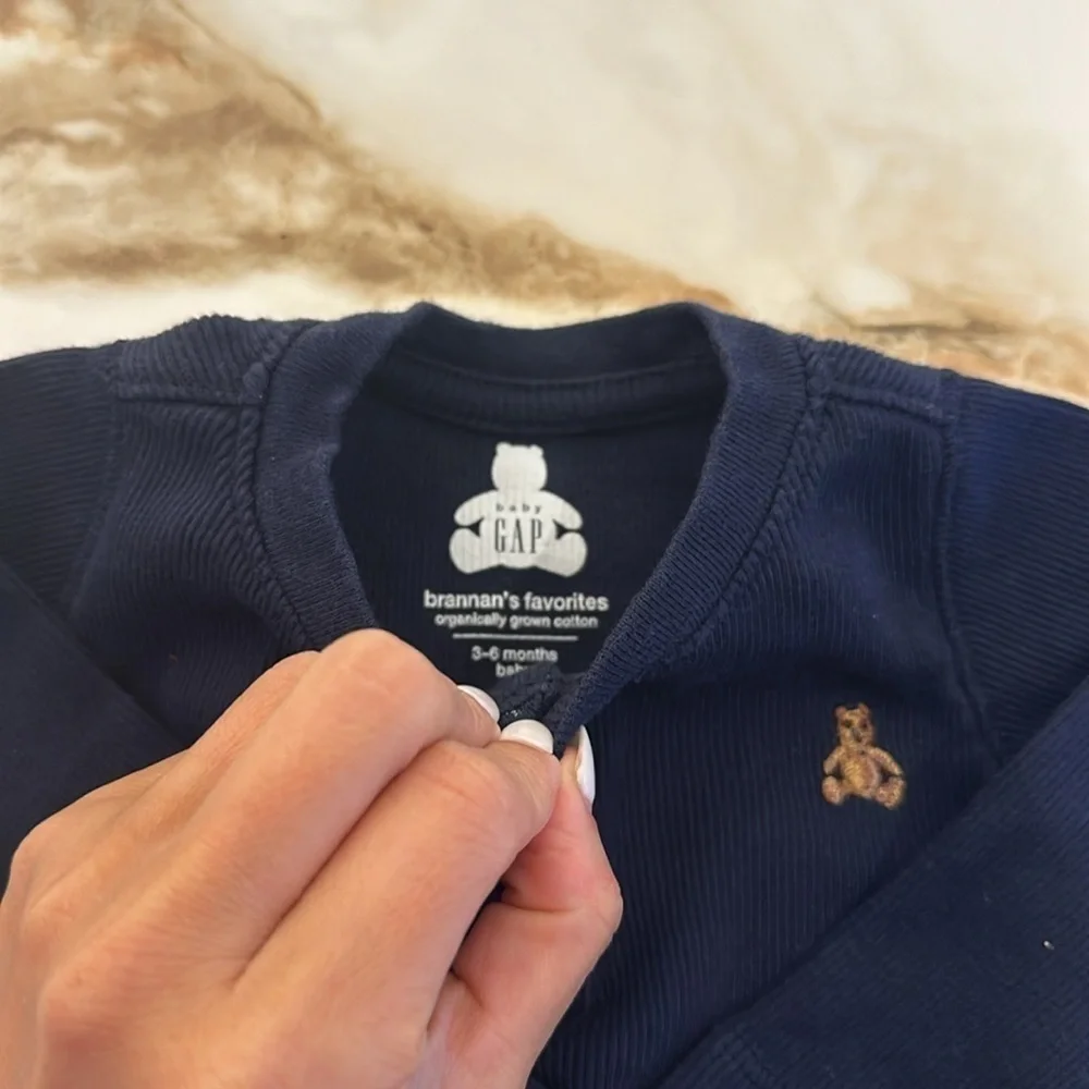 Gap bodysuit size 3-6mnth